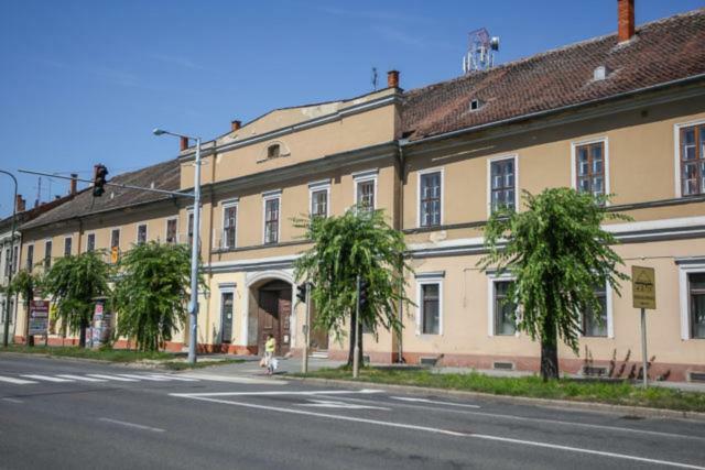Apartmán Koermend Lakas Exteriér fotografie